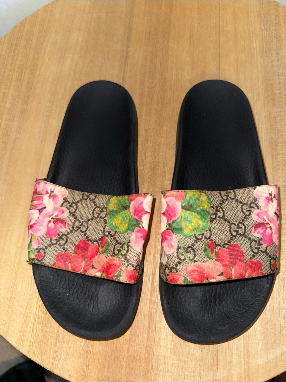 Gucci Bloom GG slides